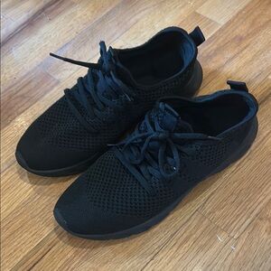 Black Men's Athletic Knit Shoes